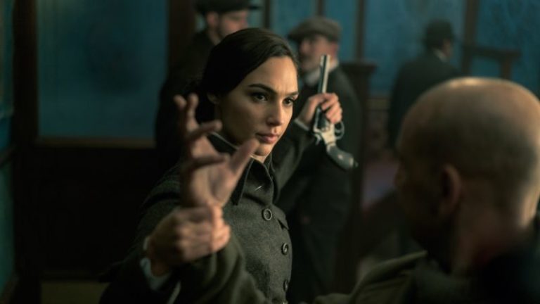 Petição online feita por fãs pede uma Mulher-Maravilha bissexual para o próximo filme