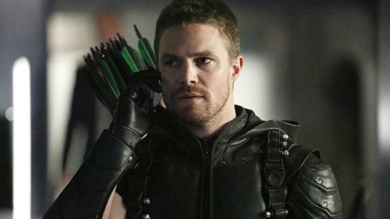 Arrow | Produtor da série comenta citação de Oliver Queen sobre Bruce Wayne