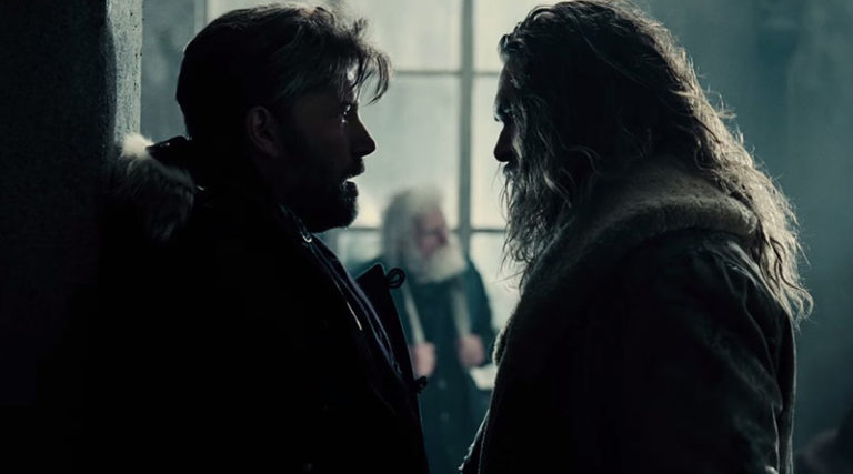 Liga da Justiça | Cena deletada mostra Bruce Wayne oferecendo dinheiro a Aquaman