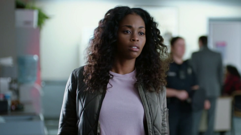 Raio Negro | Segundo episódio confirma a sexualidade de Anissa Pierce