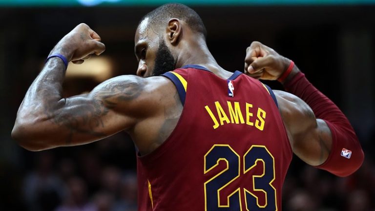 NBA | Para novo reforço dos Cavaliers, LeBron é o Batman da equipe