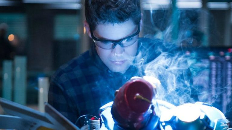 Supergirl | Homem-Brinquedo é destaque em novo trailer da série