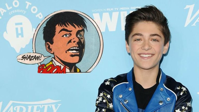 Shazam! | Asher Angel se despede das gravações em foto ao lado de Zachary Levi