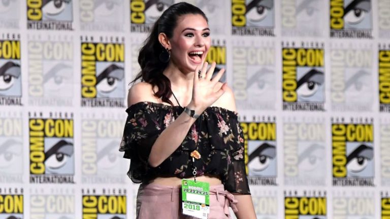 #SDCC2018 | Nicole Maines interpretará heroína trans em Supergirl