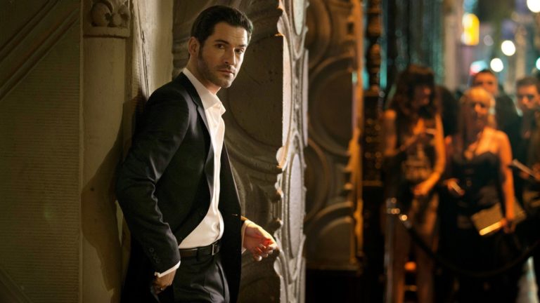 Lucifer | Tom Ellis provoca com possível cena de nudez na nova temporada