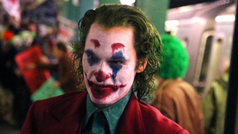 Coringa | Novas imagens revelam possível confronto com Thomas Wayne no filme