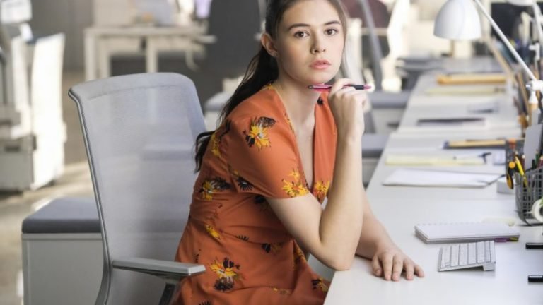 Supergirl | Atriz revela que o traje de Sonhadora será o melhor da série
