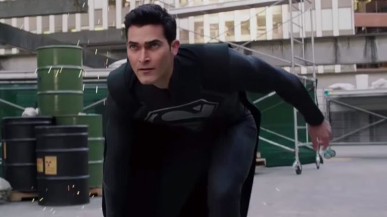 Elseworlds | Saiba por que Superman usará o uniforme preto no crossover
