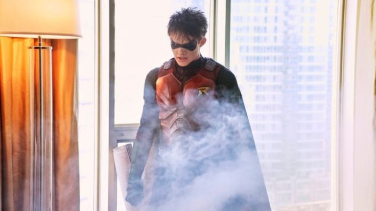 Titãs | Curran Walters comenta sobre o traje do Capuz Vermelho para a 3ª temporada