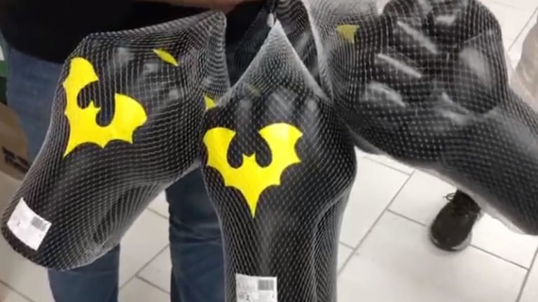 DC Comics | Após denúncia, polícia apreende produtos falsificados da editora em Curitiba