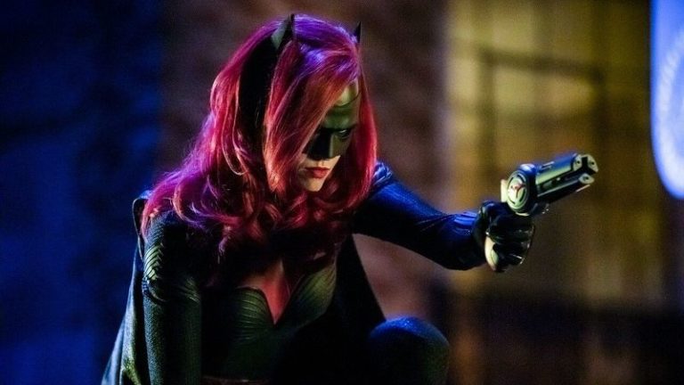 Batwoman | Novo vídeo da série mostra detalhes do elenco
