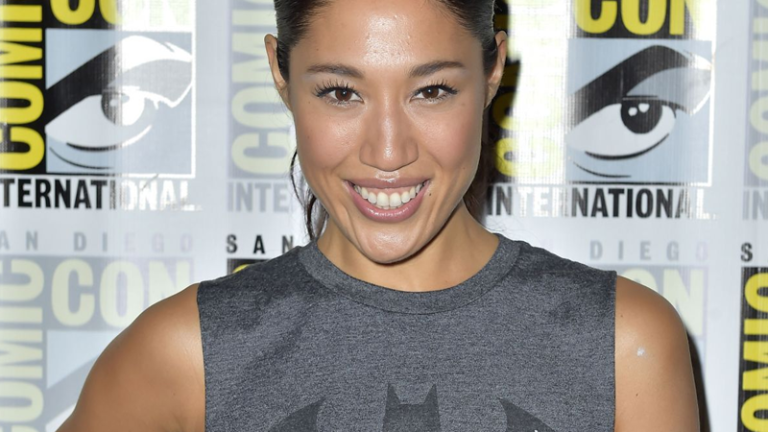 Supergirl | Atriz Jennifer Cheon Garcia interpretará a vilã Midnight
