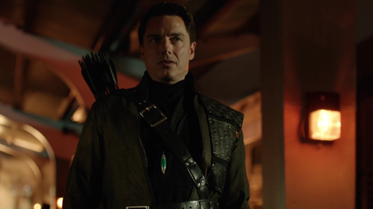 Arrow | John Barrowman retorna para a temporada final da série