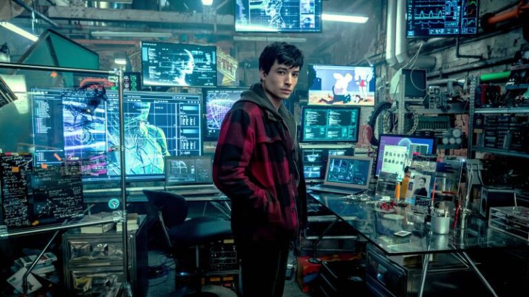 Saúde mental de Ezra Miller, o Flash, preocupa executivos da Warner