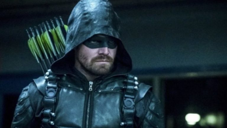 Temporada final de The Flash terá o retorno de Stephen Amell