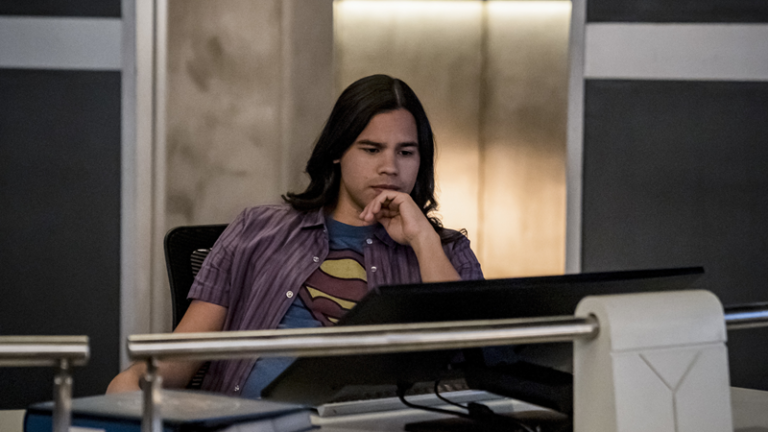 #DomingoHeroico | Warner Channel exibe episódios inéditos de Flash e Legends of Tomorrow