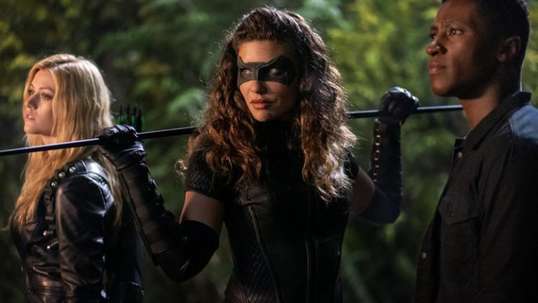 #DomingoHeroico | Warner Channel exibe sessão dupla da última temporada de Arrow
