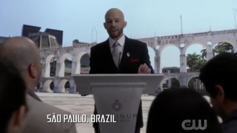 Supergirl | Série coloca Lex Luthor em São Paulo, com ponto turístico do Rio de Janeiro ao fundo
