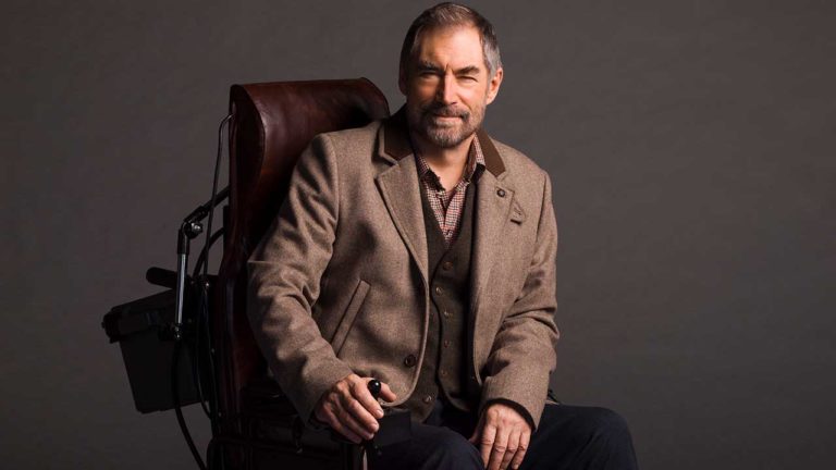 Patrulha do Destino | Timothy Dalton afirma que a segunda temporada será mais “comovente” do que a primeira