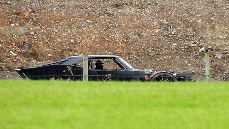 The Batman | Equipe do filme é vista preparando o Batmóvel do Homem-Morcego