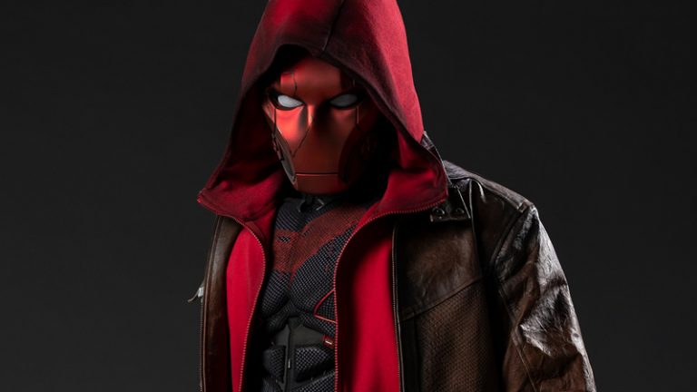 Titãs | Imagens dos bastidores da terceira temporada revelam novos detalhes sobre o Capuz Vermelho de Curran Walters