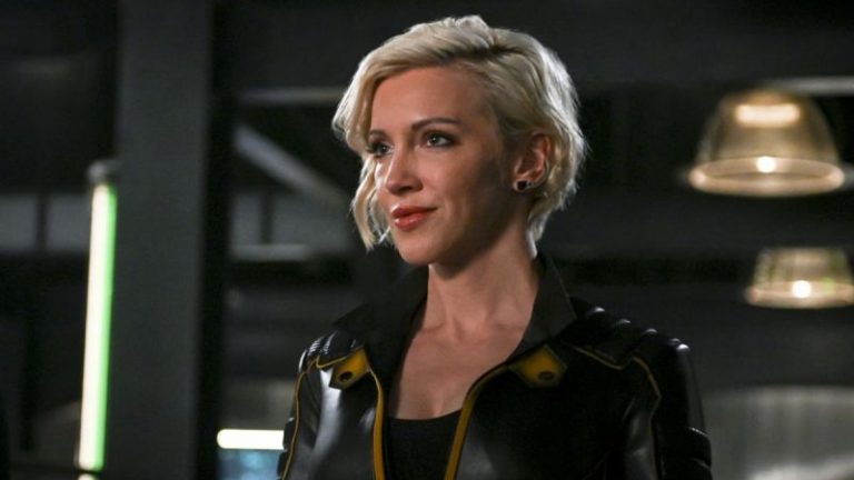 Arrow | Katie Cassidy revela o desejo de interpretar a Mulher-Gato ou o Coringa
