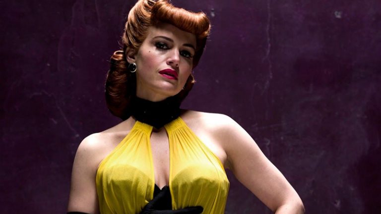 DC Films | A atriz Carla Gugino, de “Watchmen”, era a opção do diretor Zack Snyder para a Mulher-Gato nos cinemas