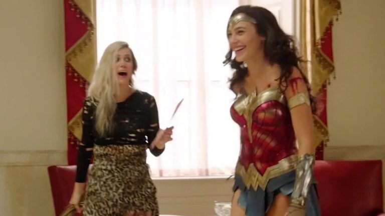 Mulher-Maravilha 1984 | Gal Gadot e Kristen Wiig comentam sobre sua forte conexão no set de filmagens