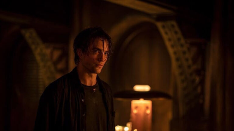 “Um filme do Batman não deveria carregar o peso de conectar os personagens”, diz Matt Reeves sobre reescrever o roteiro