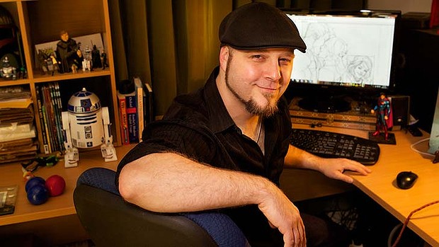 Tom Taylor assina um contrato de exclusividade com a DC