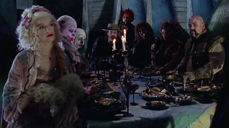 A gangue do Triângulo Vermelho do filme Batman: O Retorno se junta ao universo DC