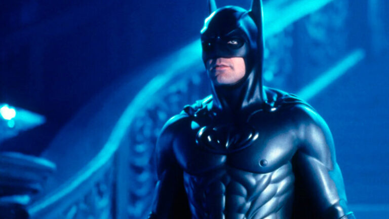 Traje com mamilos do Batman de George Clooney está sendo leiloado
