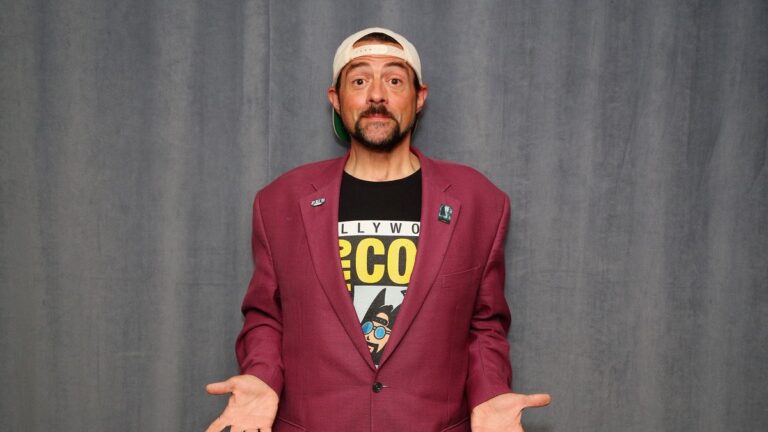 Kevin Smith comenta sobre a postura de James Gunn frente a rumores