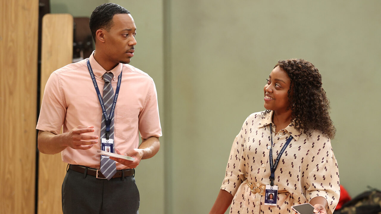Quinta Brunson e Tyler James Williams em Harley Quinn.