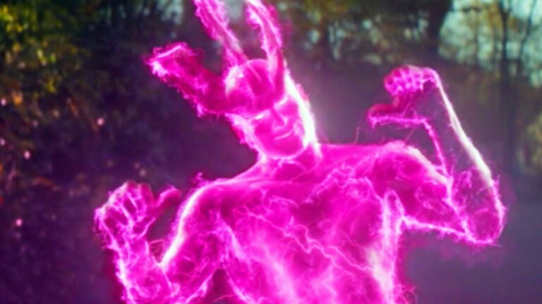 Ator comenta por que ele não voltou como Thunderbolt em Stargirl