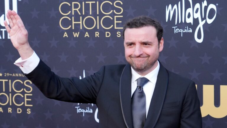 David Krumholtz relata sua empolgação com o novo filme da Supergirl