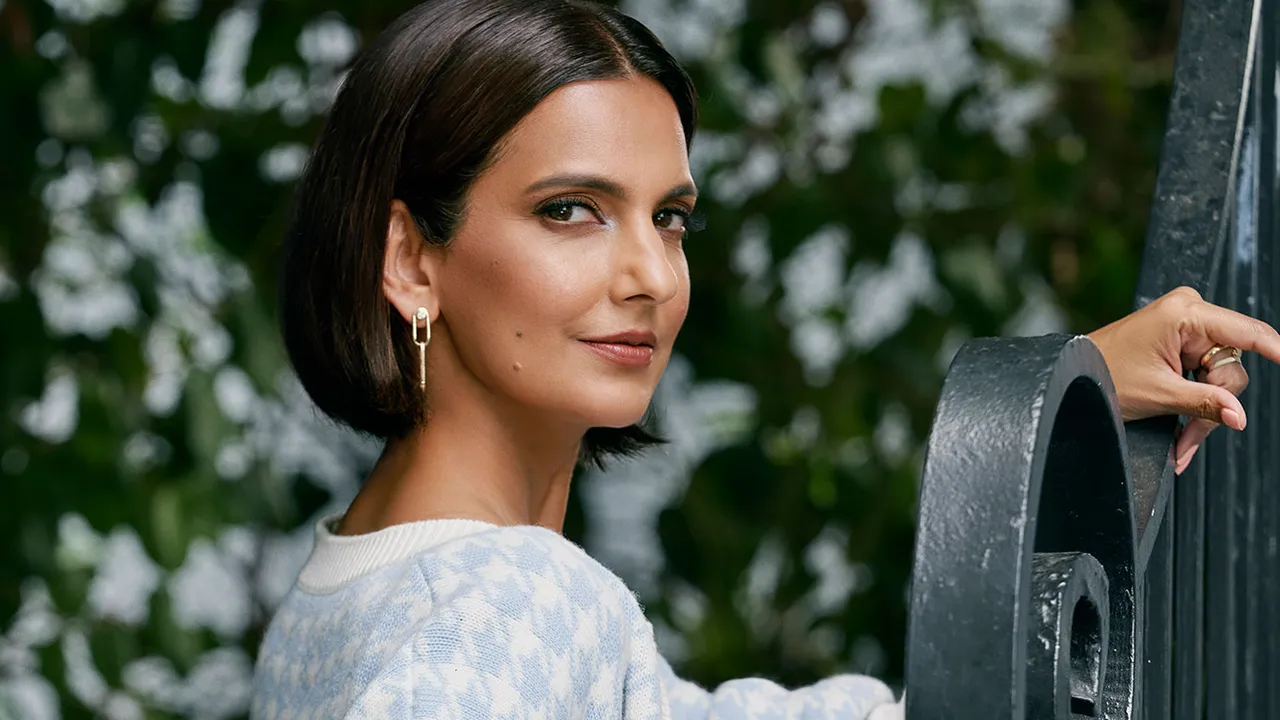 Atriz Poorna Jagannathan da série Lanterns.